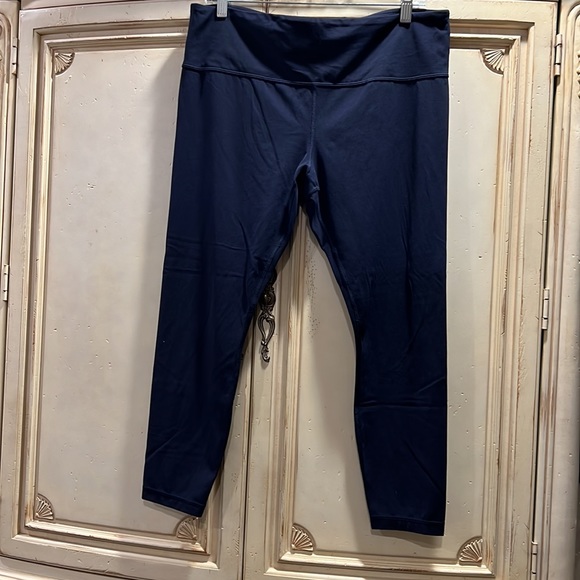 Athleta Elation leggings in Navy blue- perfect condition - Picture 1 of 4
